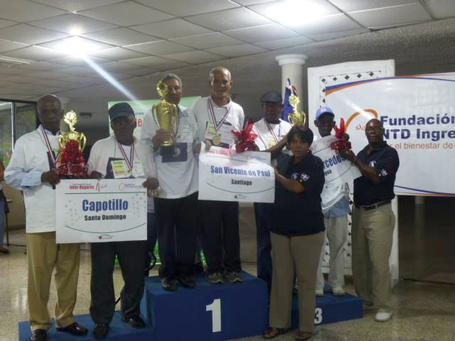 Entrega de Trofeos a las parejas ganadoras. 1er. lugar Santiago, 2do. Capotillo y 3ero. La Vega