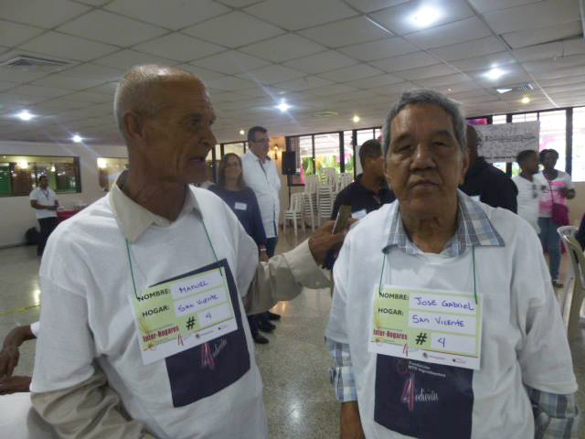 Representación del Hospicio San Vicente de Paúl de Santiago. Gabriel Martínez y Manuel Mejía (Manolo). En el Club Naco en Santo Domingo. Sábado 9 de agosto de 2014.