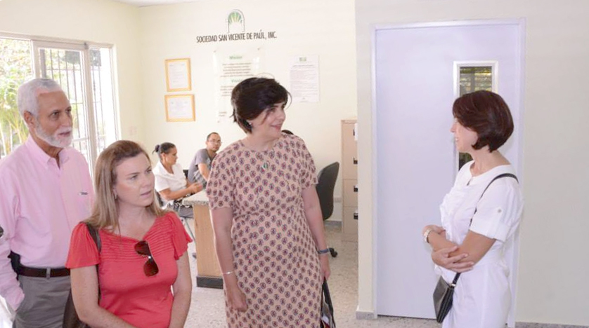 Socialización en la recepción de Centro de Terapia.