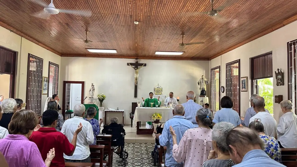 Celebran misa por 102 aniversario